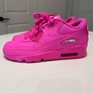 Nike Kids Sneakers in Vibrant Pink